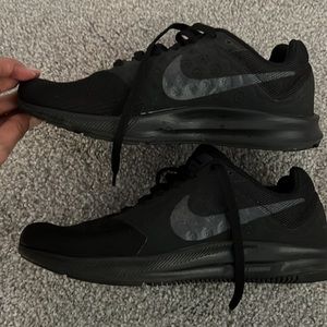 Womens Nike black shoes 5.5